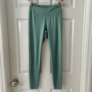 Nike Dri-Fit Leggings Size Small